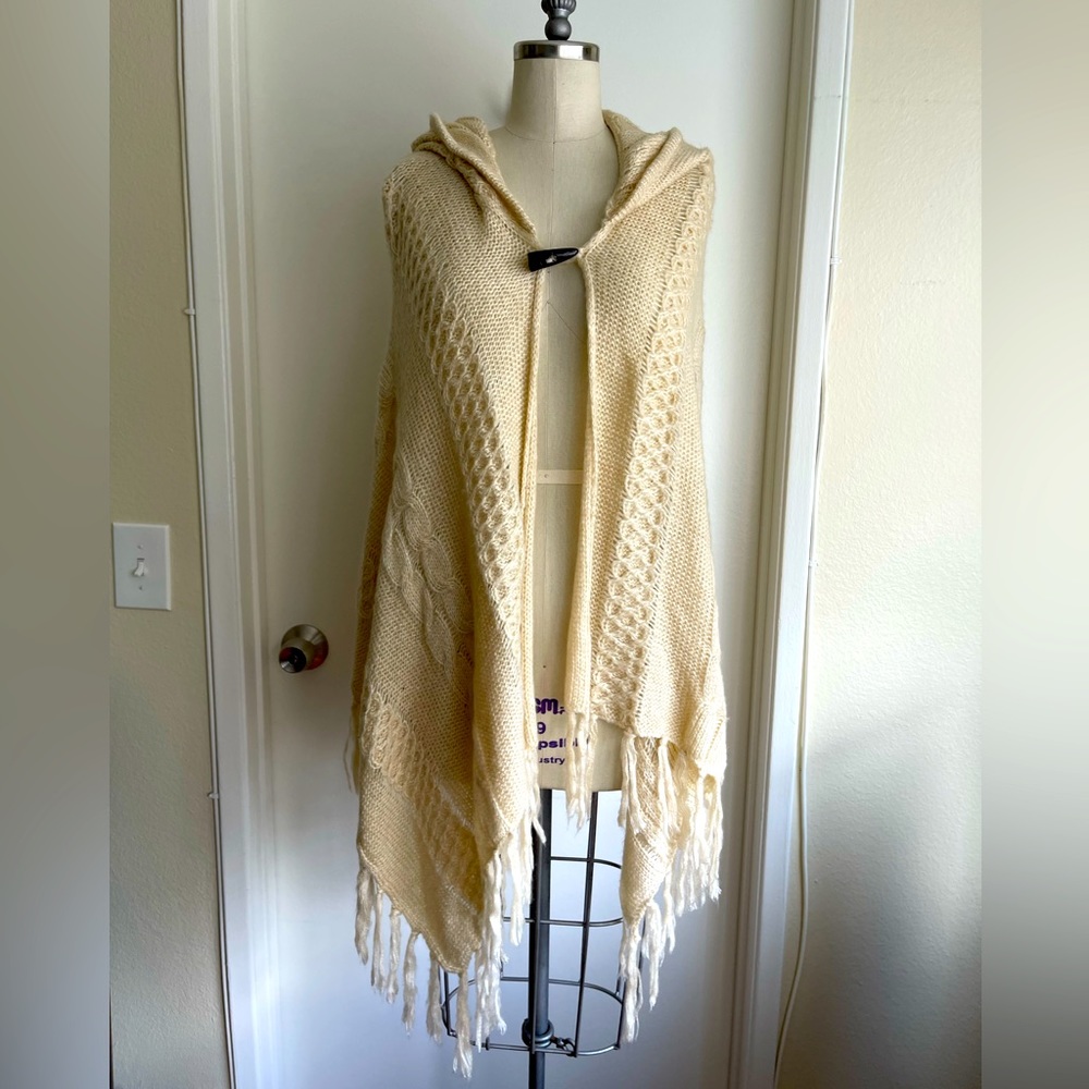 Cejon Sweater Poncho / Cream / One Size